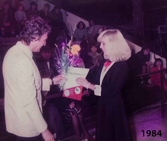 Podelitev priznanja za prikaz avtorske kolekcije na modni reviji 1984